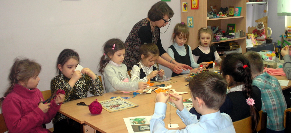 Педагог Лукичева Елена Владимировна с детьми на занатие